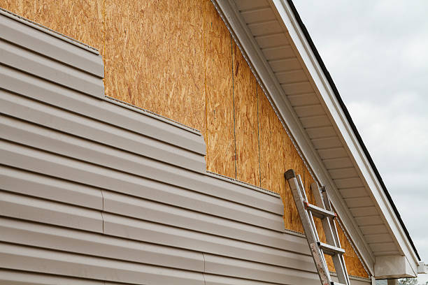 Professional Wood Siding technician working in Edgewater, NJ